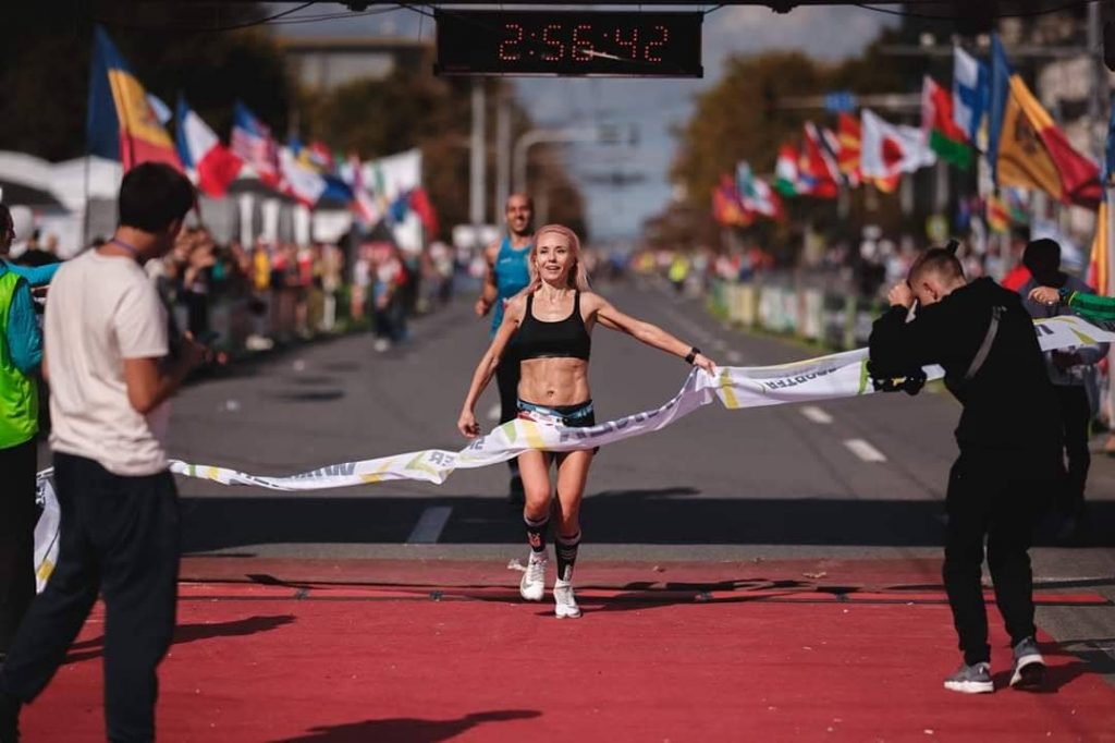 Zinaida Sacara incheie sezonul cu o victorie la semimaraton. Povestea sportivei
