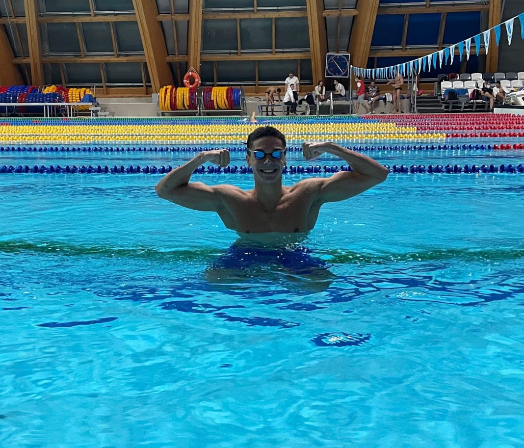 David Popovici face recorduri în Rusia, înotătorul este antrenat de Adrian Rădulescu