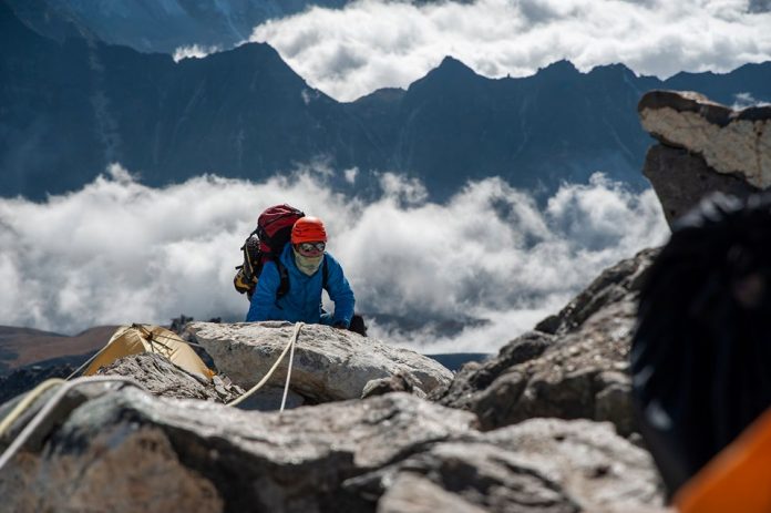 Justin Ionescu si Laura Mares continua lupta cu inaltimile. Povestea din Karakorum