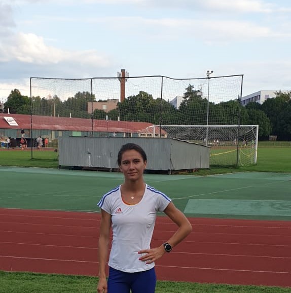 Claudia Prisecaru s-a intrecut pentru victorie on Ungaria la 5000 de metri. A facut PB