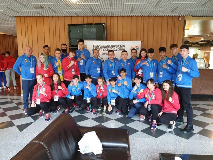 Românii pugiliști şi-au asigurat a zecea medalie la Campionatele Europene de box