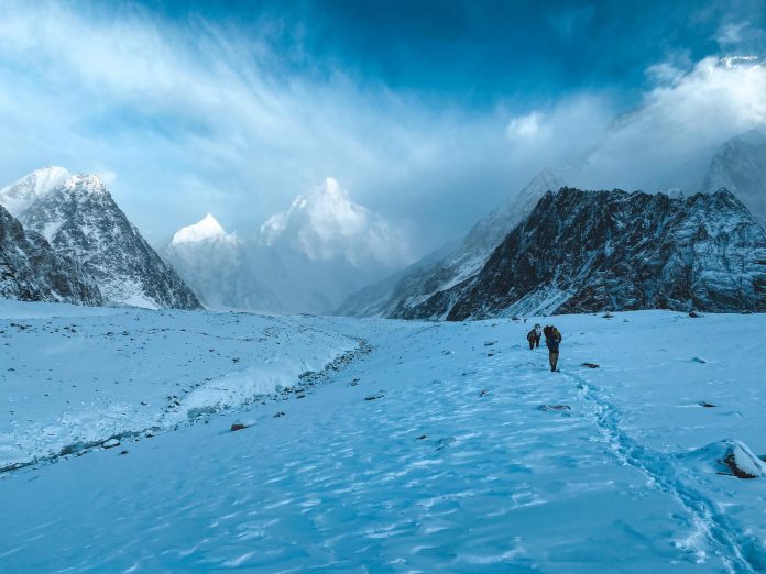 Alex Găvan se pregăteşte să urce fără oxigen suplimentar pe vârful K2