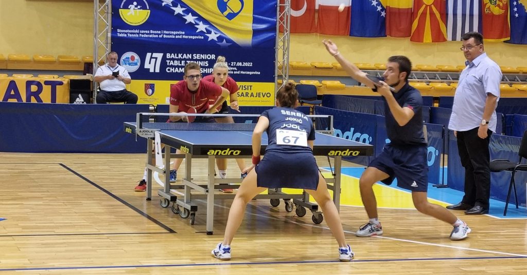 Andrei Istrate şi Adina Diaconu sunt campioni balcanici la tenis de masă