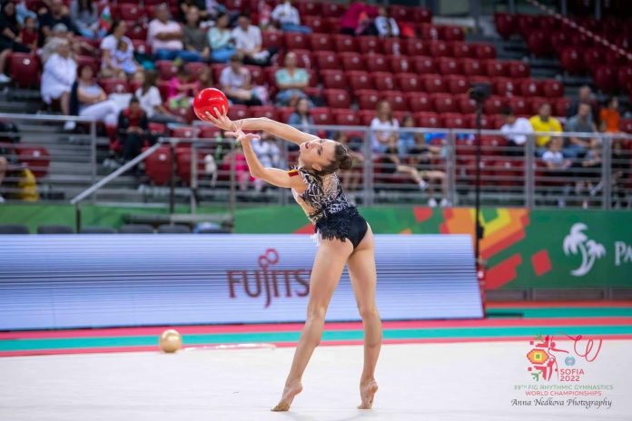 307015461_2062662637254666_9020293091090582543_n Andreea Verdeș e în finală la minge la Mondialele de gimnastică ritmică