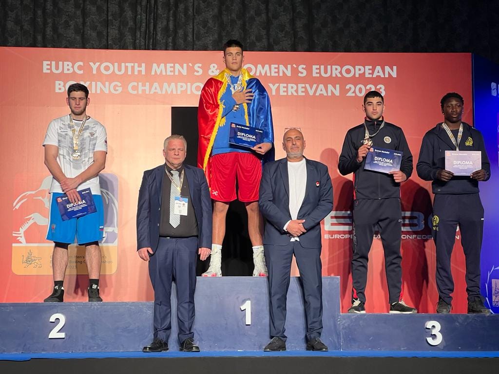 Florin Ioniţă este fenomenal în ring! Medalii în serie pentru tricolori