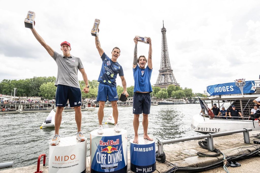 Constantin Popovici se impune la Paris în seria Red Bull Cliff Diving