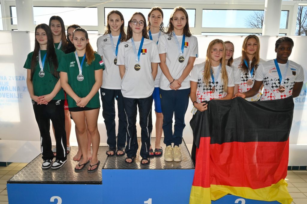 Opt medalii pentru sportivii români în prima zi a Concursului de înot la Kranj.