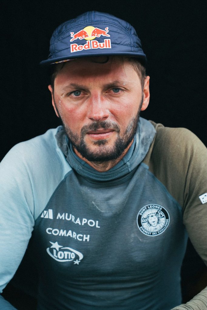 Bargiel a coborât pe schiuri, fără oxigen, de pe Everest