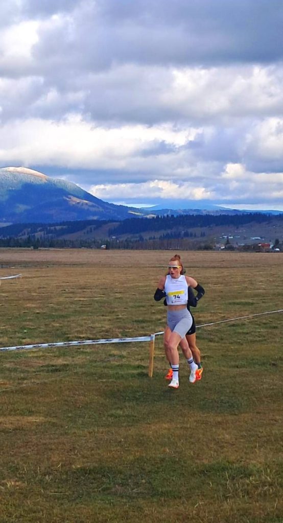 Magda Bosînceanu e campioană la cros. Top trei a fost completat de Cristina Daniela Balan și de Claudia Anita Zaro.