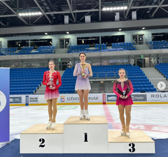 Patinatoarea Julia Sauter câștigă titlul național. Simona Pungă și Roxana Luca Hartmann salută evoluția sportivei care a asigurat un loc-cotă României pentru Jocurile Olimpice din 2026.