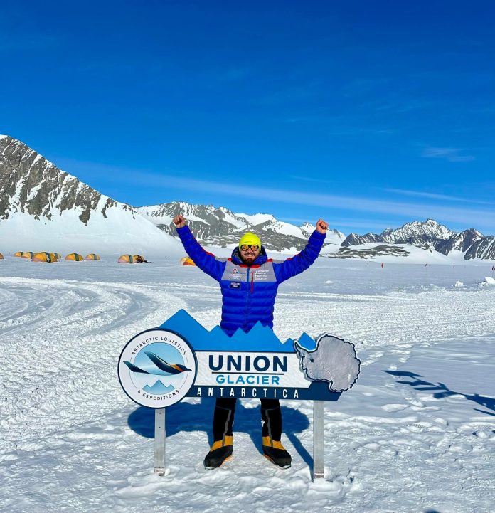 611726323_1279614997549589_6551530656931654336_n Adrian Ahrițculesei e pe cel mai înalt vârf din Antarctica