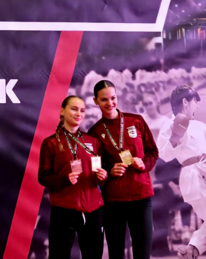Patricia și Karina câștigă la Karate în Germania