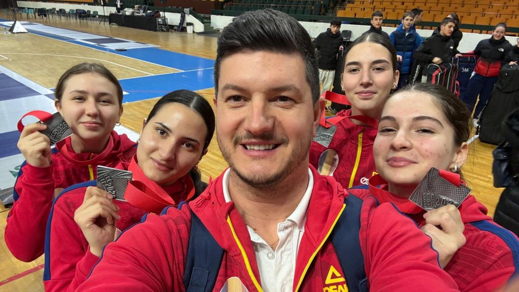 Succes la Scrimă la Novi Sad! Ștefan Popa s-a impus, fetele au argint