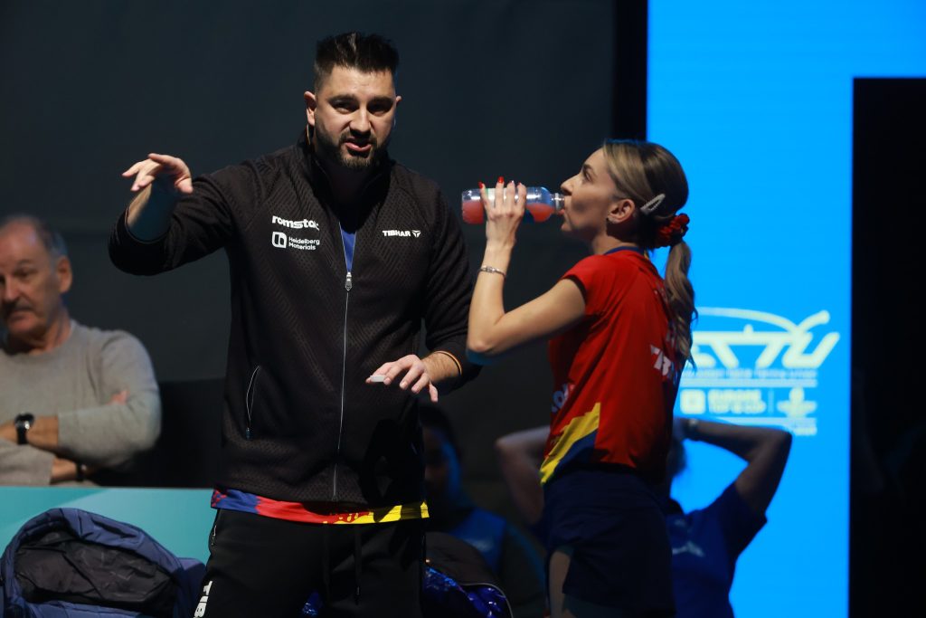 Bernadette Szocs obține argint în Top 16 Europa la competiția din Franța. Ionuţ Seni se bucură pentru calificarea jucătoarei la Cupa Mondială Macao.