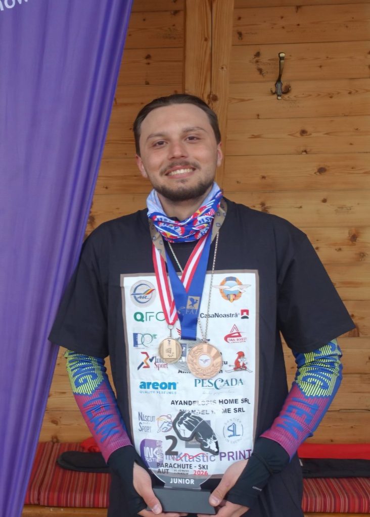 Mihnea Riteș este premiat în Austria la 19th FAI World Parachute-Ski Championships, St. Johann.
