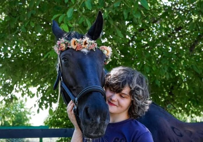 Ilinca Manole se remarcă la FEI Dressage Challenge. Motiv de bucurie și pentru Roxana Hădărean.